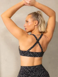 Momentum Twist Sports Bra